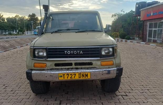 Toyota Land Cruiser Prado 2001 Ivory