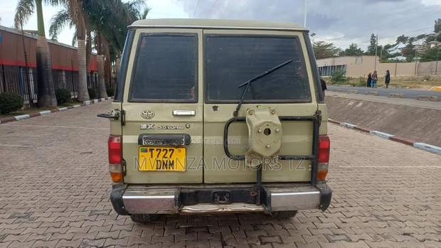 Toyota Land Cruiser Prado 2001 Ivory
