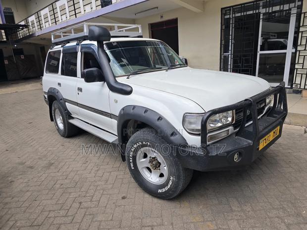 Toyota Land Cruiser 1999 White