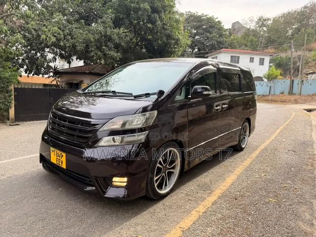Toyota Vellfire 2010 Maroon