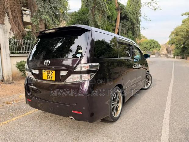 Toyota Vellfire 2010 Maroon