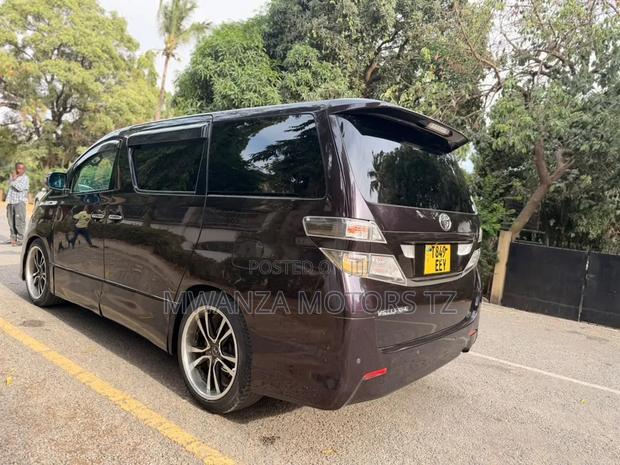 Toyota Vellfire 2010 Maroon