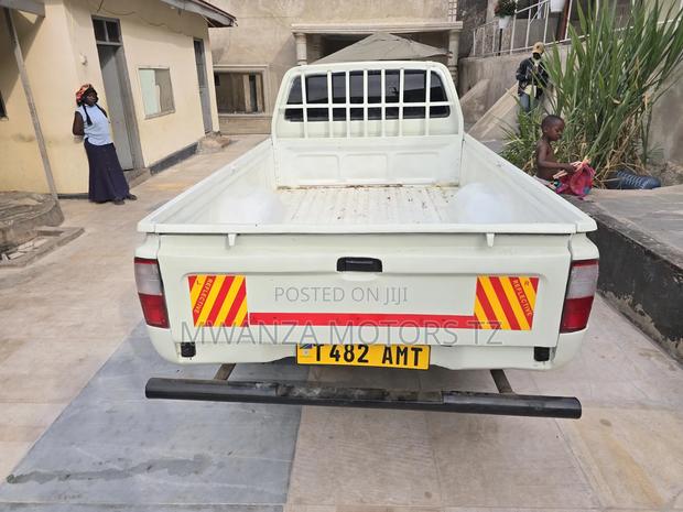 Toyota Hilux 1996 White