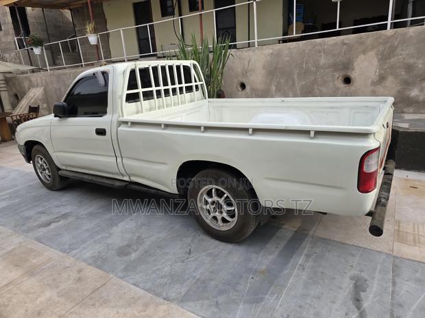 Toyota Hilux 1996 White