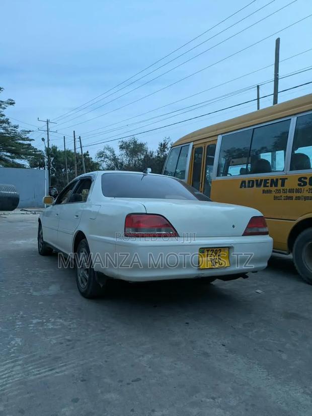 Toyota Cresta 1999 White