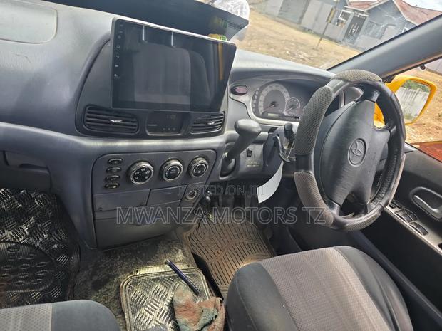 Toyota Noah 2004 Yellow