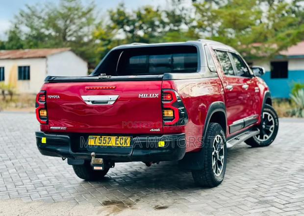 Toyota Hilux 2020 Maroon