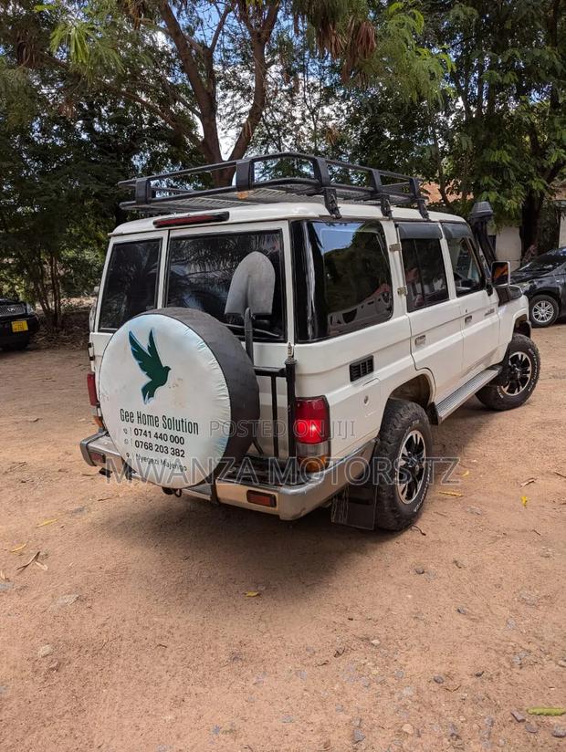 Toyota Land Cruiser 2016 White