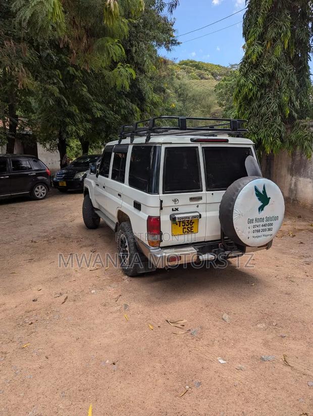 Toyota Land Cruiser 2016 White