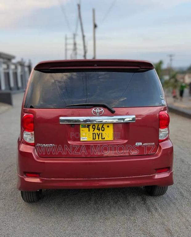 Toyota Corolla Rumion 2009 Maroon