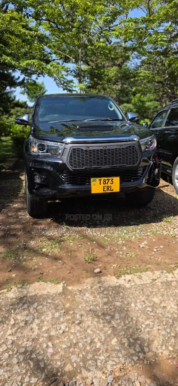 Toyota Hilux 2017 Black