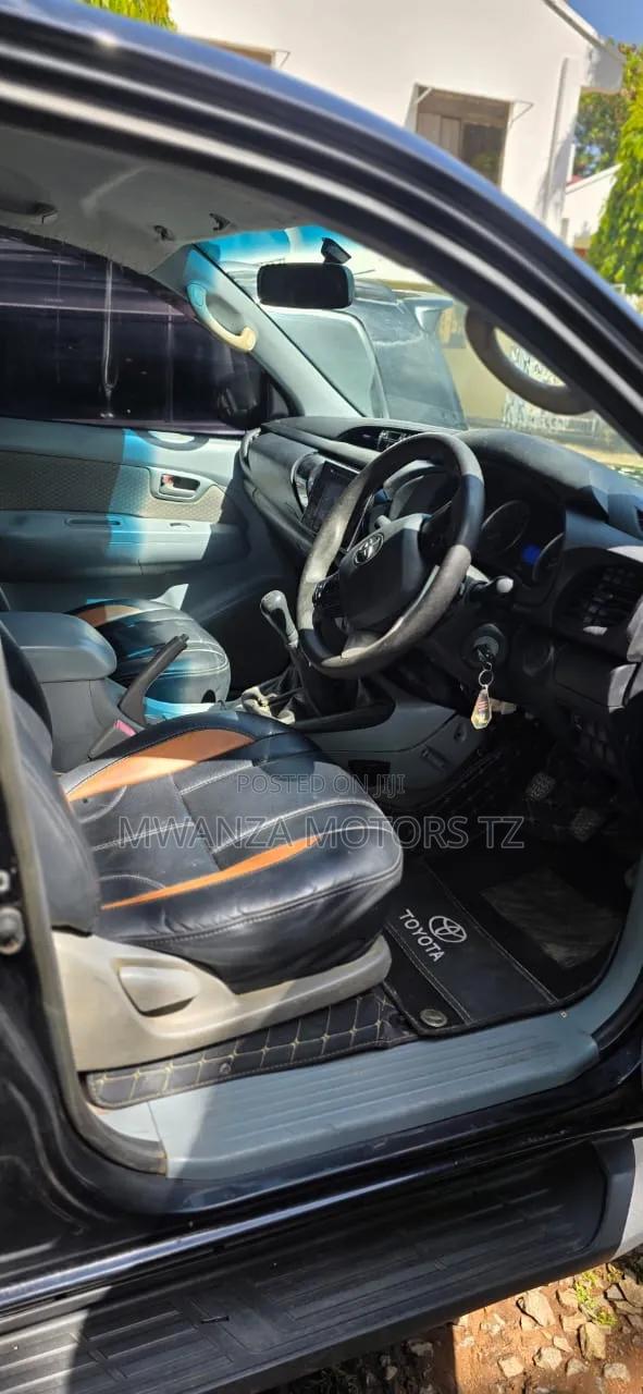 Toyota Hilux 2017 Black