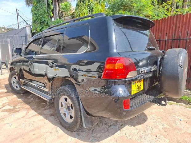 Toyota Land Cruiser 2014 Black