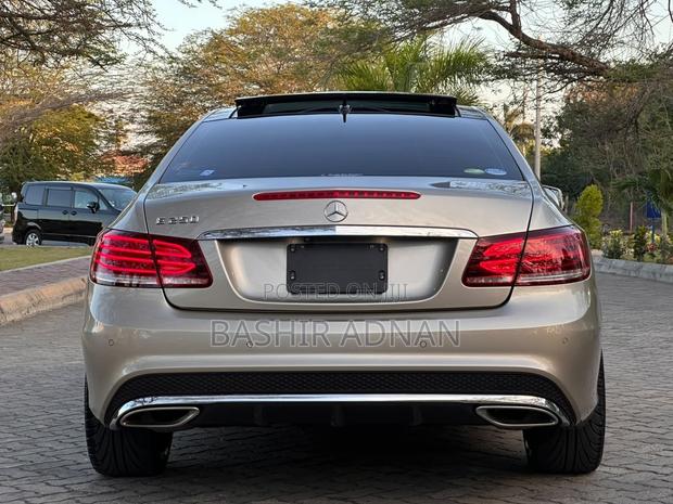 Mercedes-Benz E250 2015 Gold