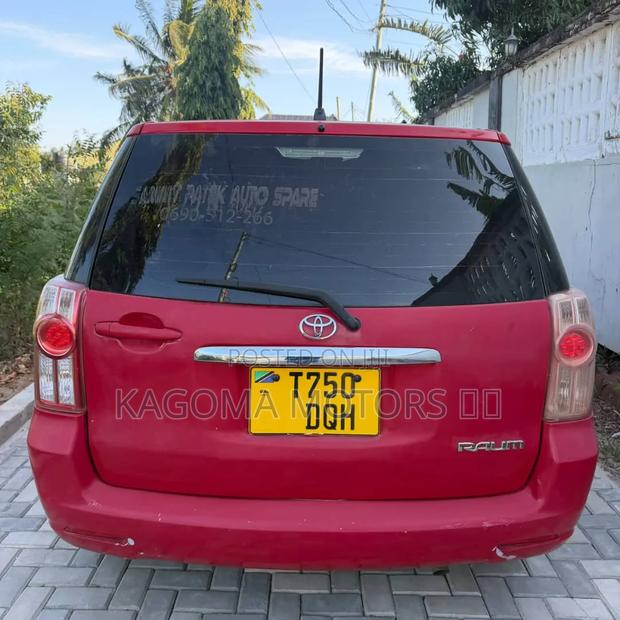 Toyota Raum 2004 Red