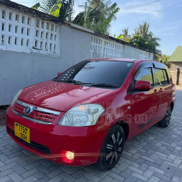 Toyota Raum 2004 Red