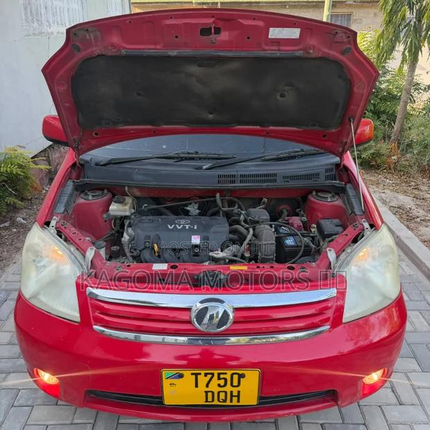 Toyota Raum 2004 Red