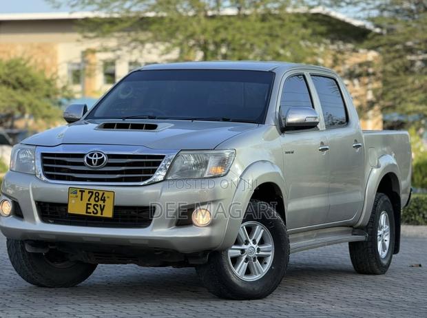 Toyota Hilux 2012 Silver