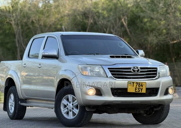 Toyota Hilux 2012 Silver