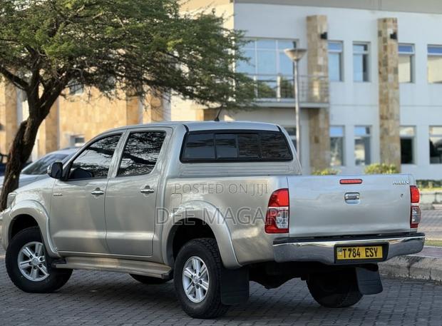 Toyota Hilux 2012 Silver