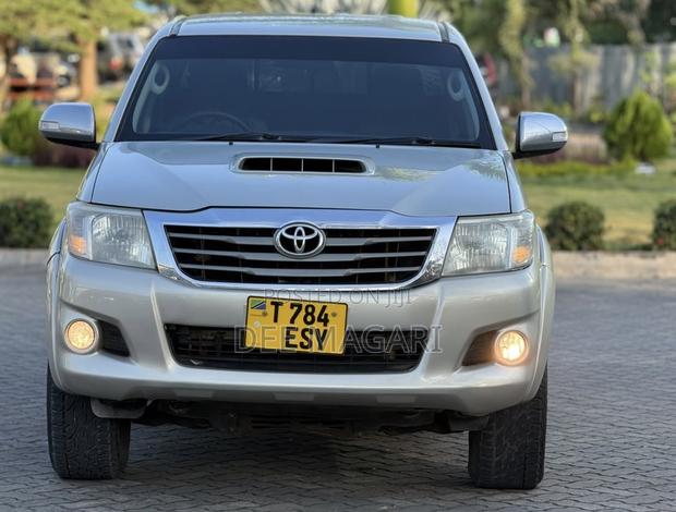 Toyota Hilux 2012 Silver