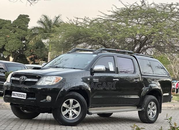 Toyota Hilux 2006 Black