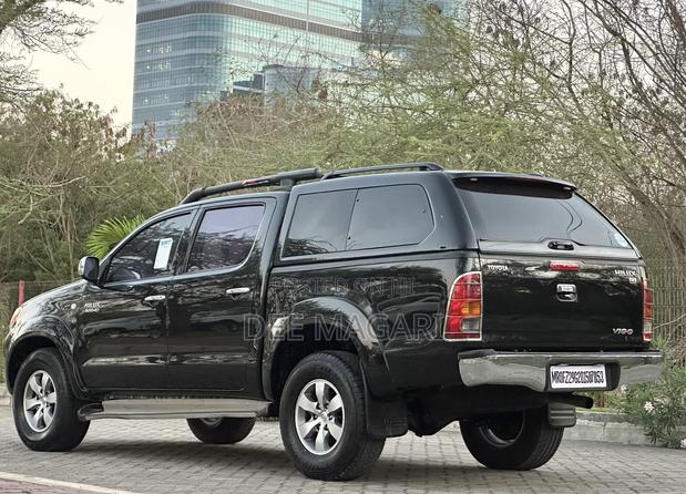 Toyota Hilux 2006 Black