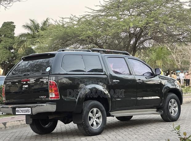 Toyota Hilux 2006 Black