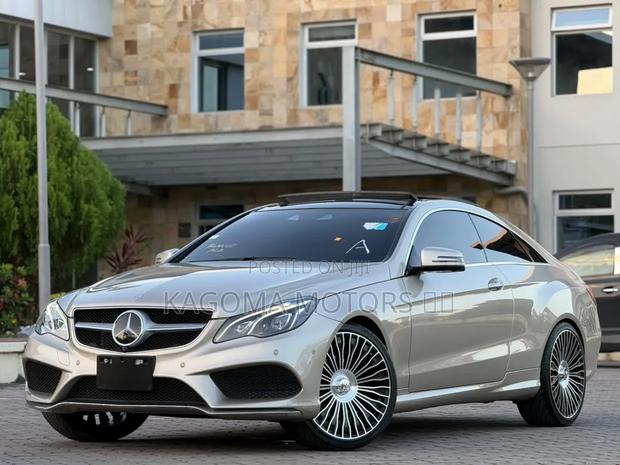 Mercedes-Benz E200 2015 Gold
