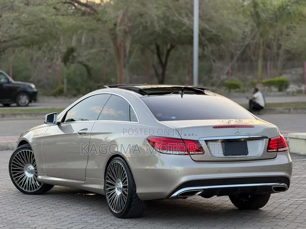 Mercedes-Benz E200 2015 Gold