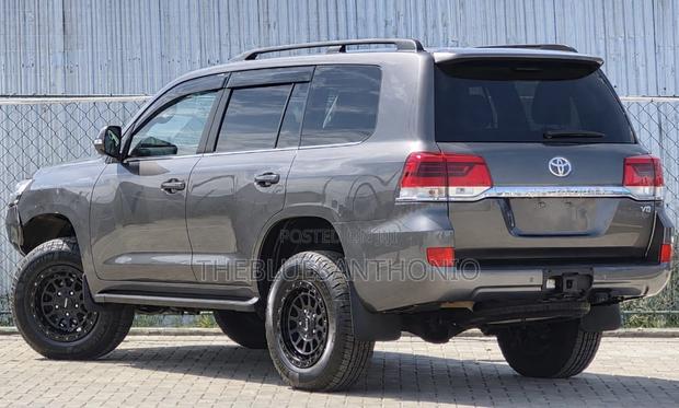 Toyota Land Cruiser 4.5 V8 VXR 2020 Gray