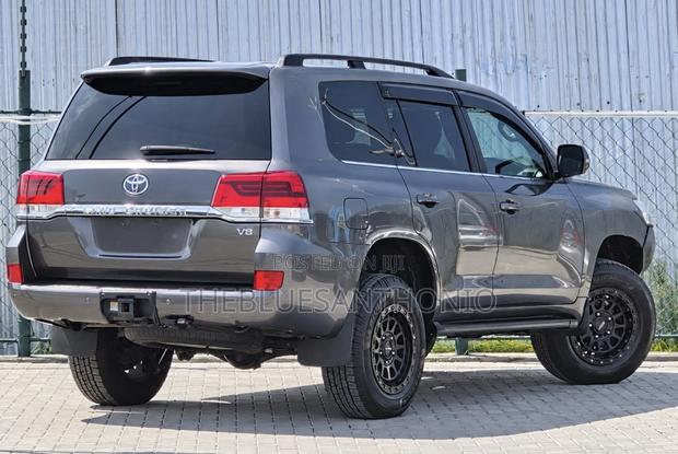 Toyota Land Cruiser 4.5 V8 VXR 2020 Gray