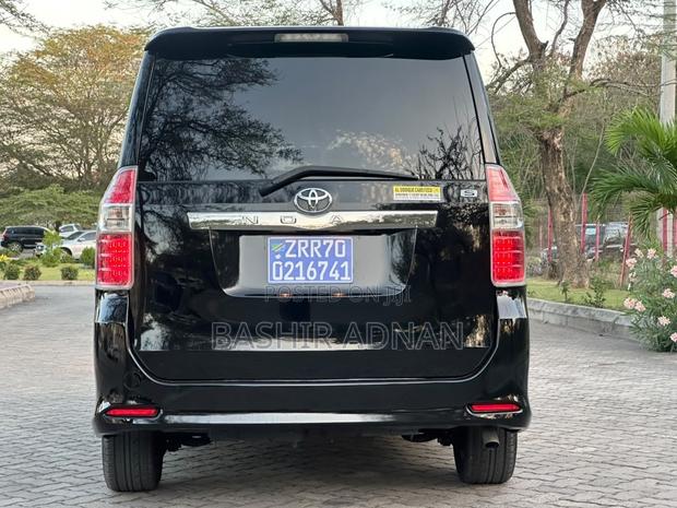 Toyota Noah 2.0 143hp FWD (7 Seater) 2009 Matt Black