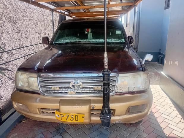 Toyota Land Cruiser 2004 Maroon