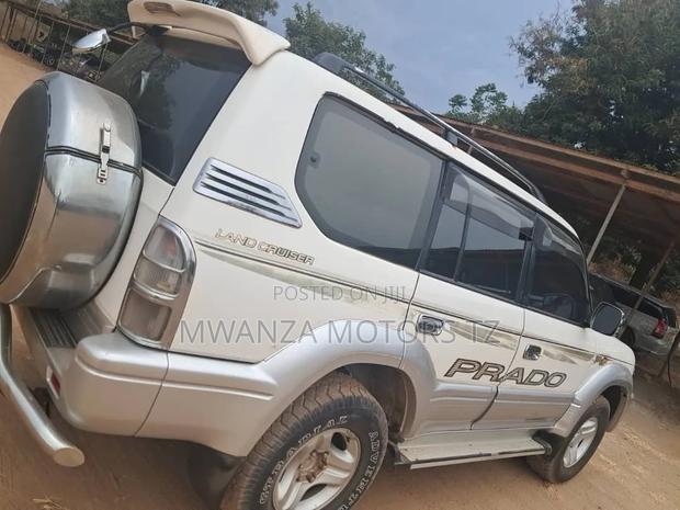 Toyota Land Cruiser Prado 1996 Off white