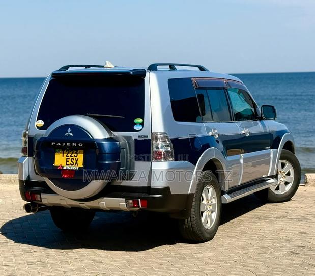 Mitsubishi Pajero 2006 Silver