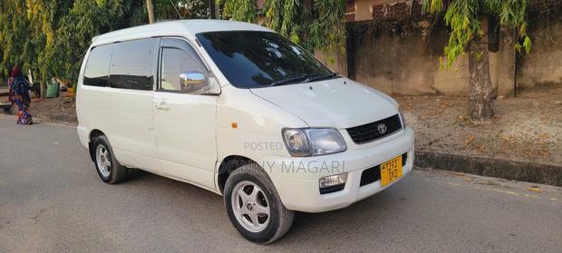 Toyota Noah 2003 White