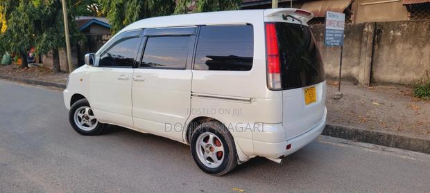 Toyota Noah 2003 White
