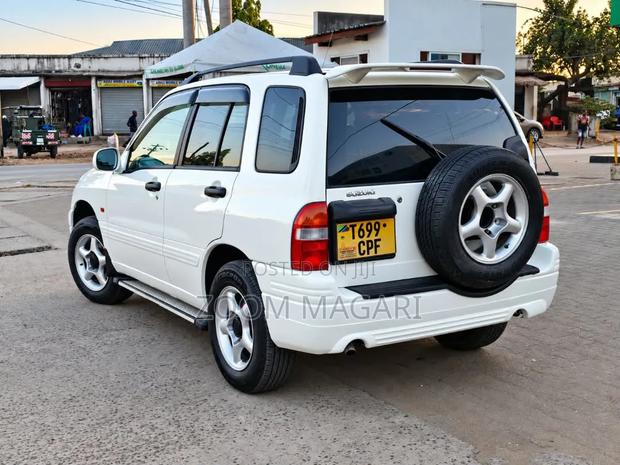 Suzuki Vitara 2001 White