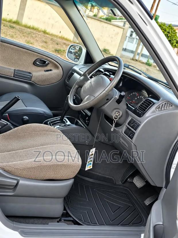 Suzuki Vitara 2001 White