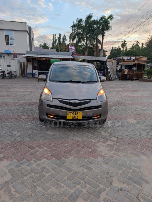 Toyota Ractis 2011 Gray