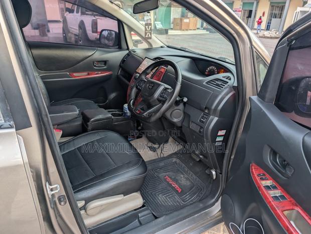 Toyota Ractis 2011 Gray