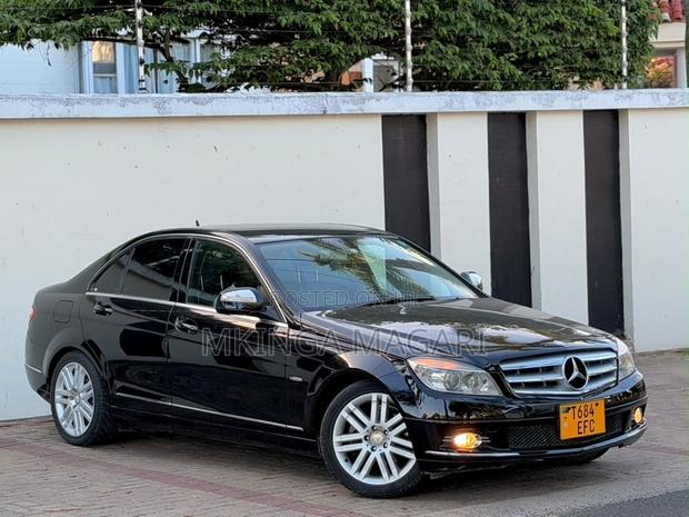 Mercedes-Benz C180 2011 Black
