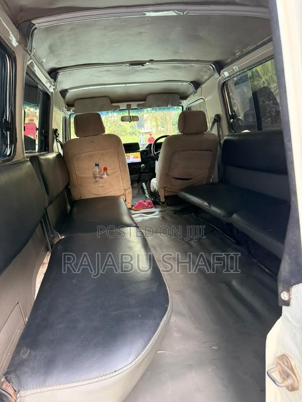 Toyota Land Cruiser 2002 White