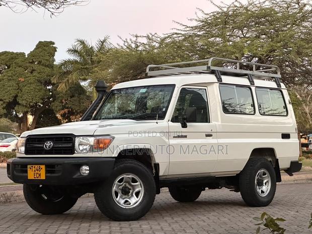 Toyota Land Cruiser 2022 White