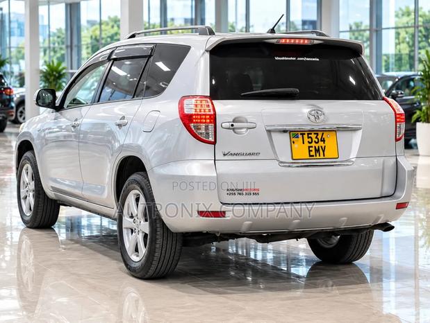 Toyota Vanguard 2008 Silver