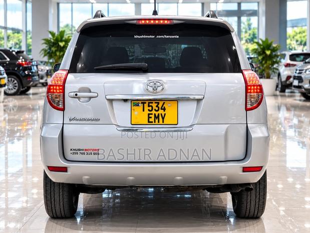Toyota Vanguard 2008 Silver