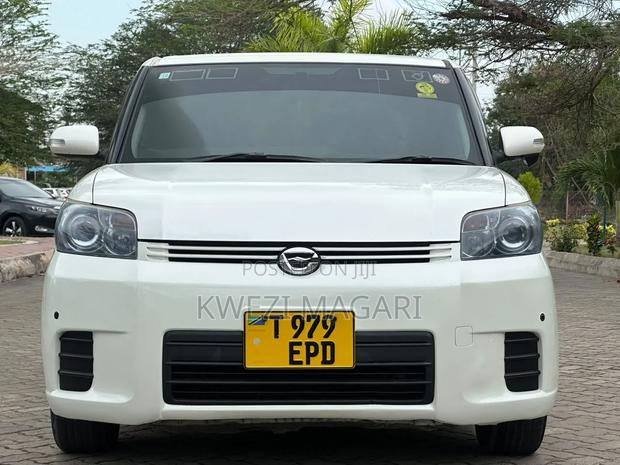 Toyota Corolla Rumion 2010 White