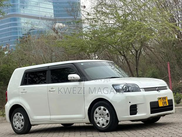 Toyota Corolla Rumion 2010 White