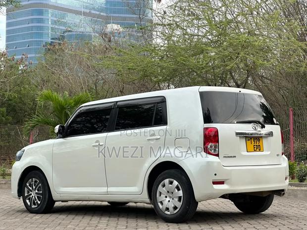 Toyota Corolla Rumion 2010 White